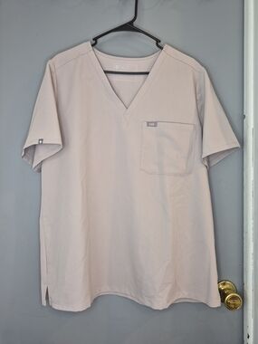 FIGS Women’s V-Neck Scrub Top in Light Pink